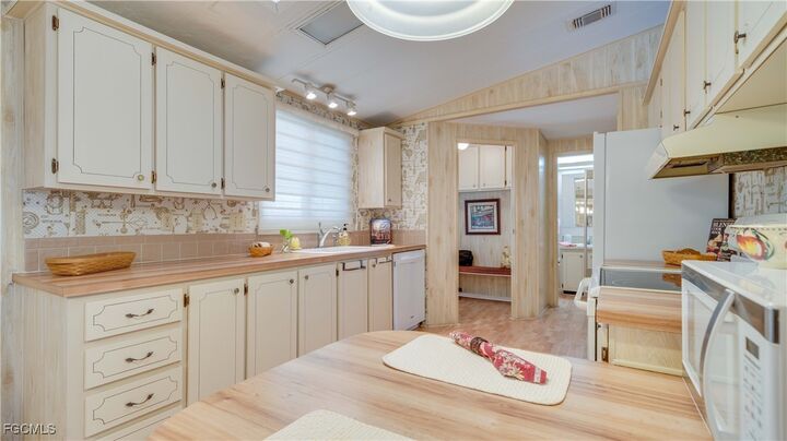 Property Photo: 70 Sunrise Avenue FL 33903