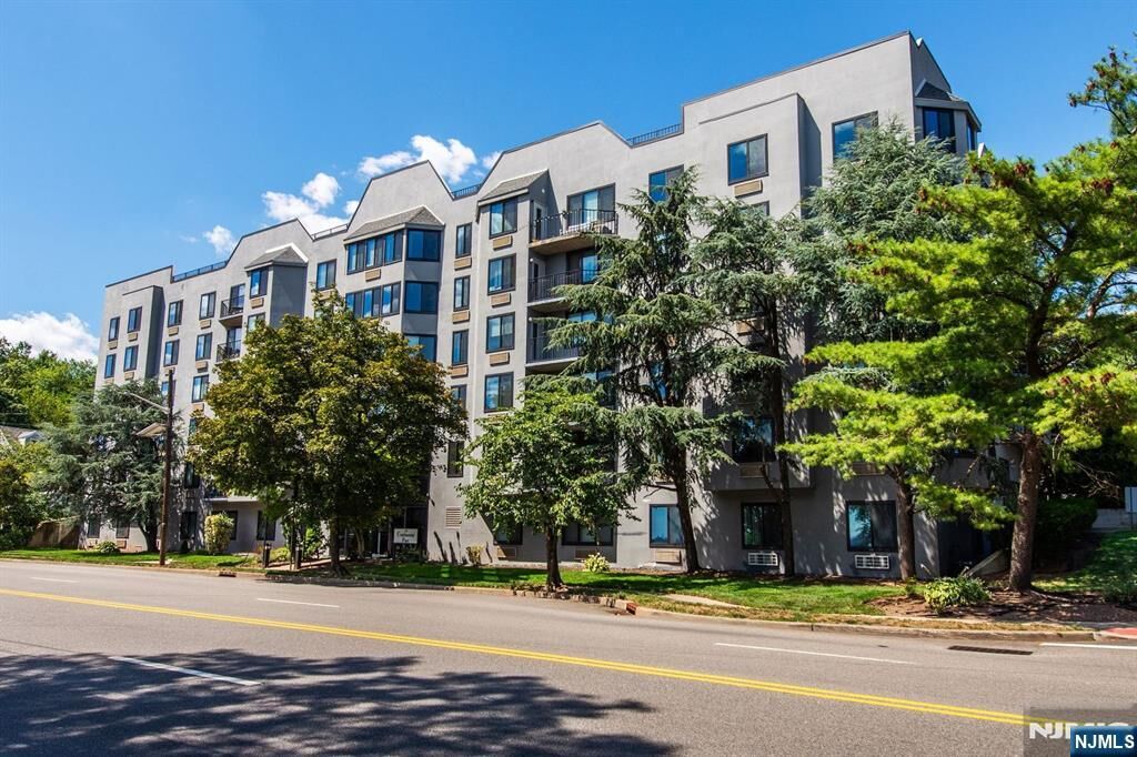 Property Photo:  115 Polifly Road 3D  NJ 07601 
