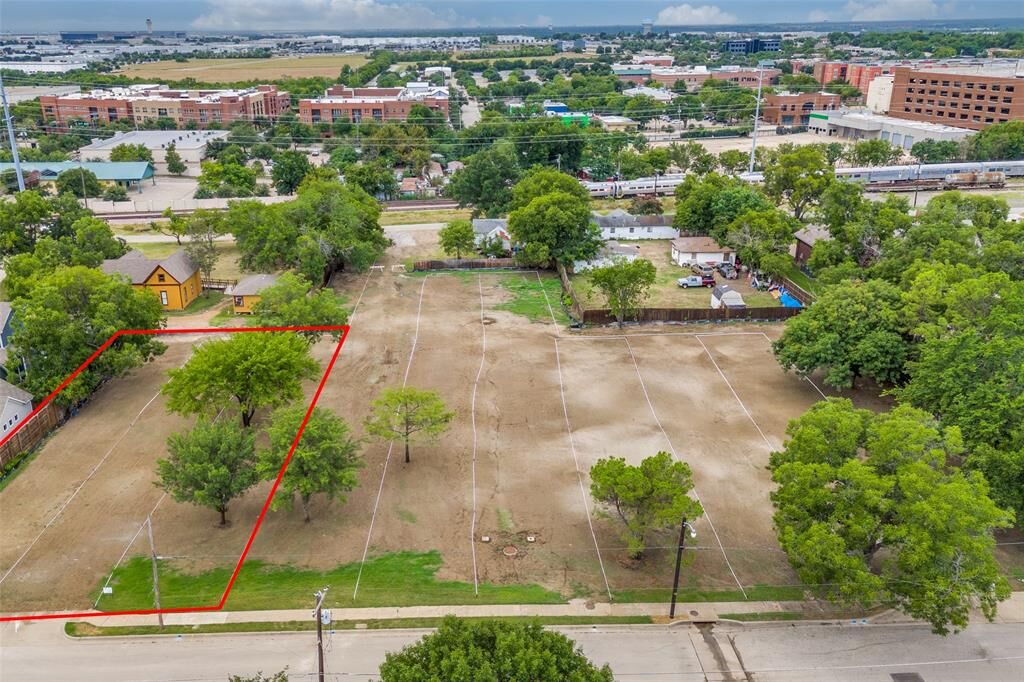 Property Photo:  416 E College Street  TX 76051 