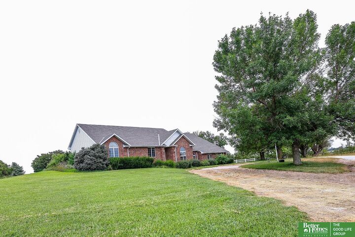 Property Photo: 1107 Road P Road NE 68467