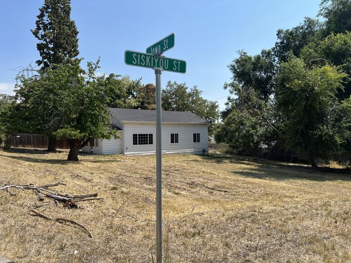 Property Photo: 310 Iowa Street OR 97601