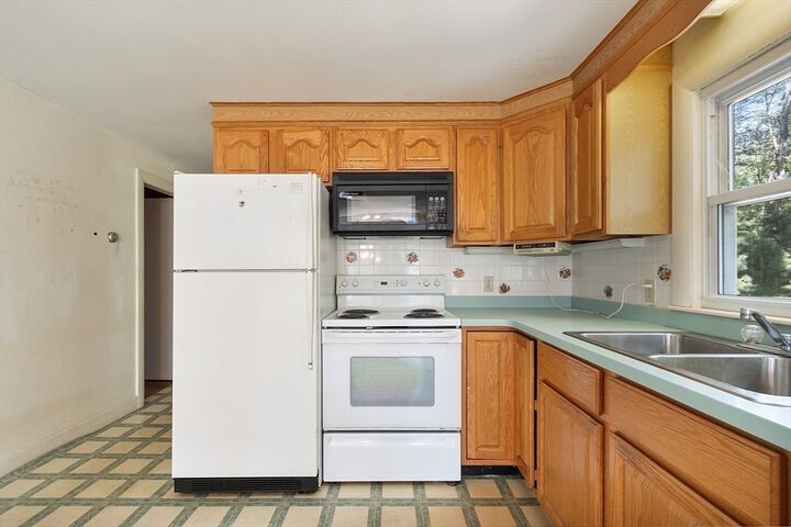 Property Photo: 291 Joslin St MA 01453