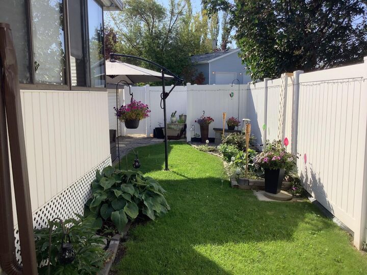 Property Photo: 182 Doran Crescent AB T4R 2K3