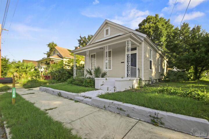 Property Photo:  1319 W Jackson St  FL 32501 
