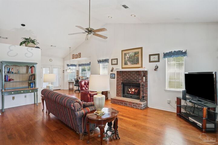 Property Photo: 3550 Sotogrande Pl FL 32504