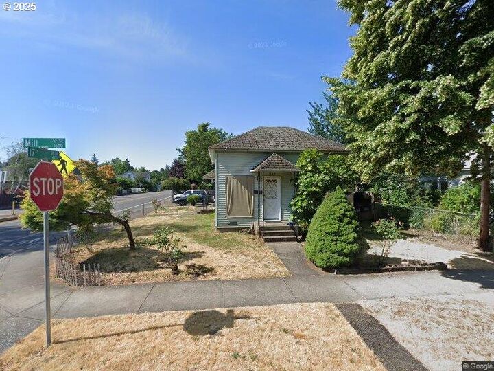 Property Photo: 1690 Mill St SE OR 97301