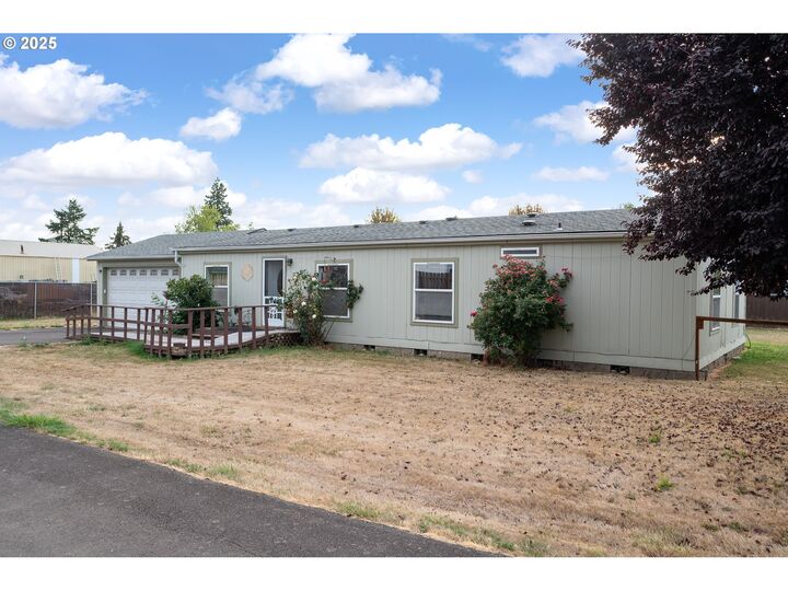 Property Photo: 913 A Toliver Rd OR 97038