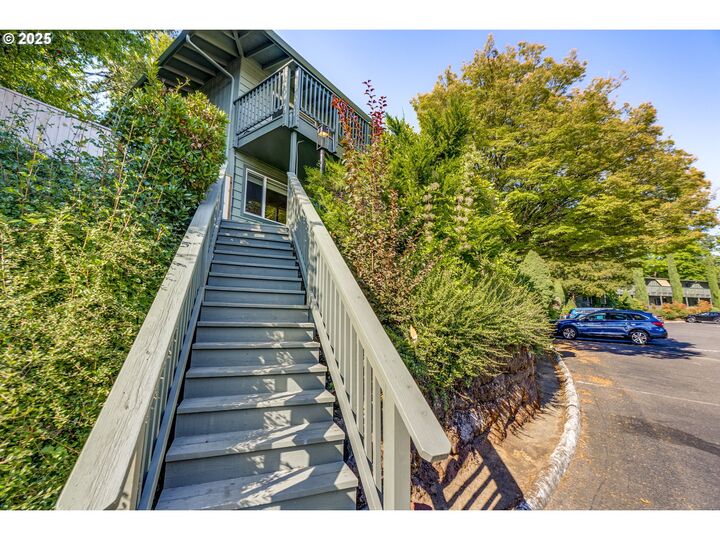 Property Photo: 1045 SW Bertha Blvd 8 OR 97219