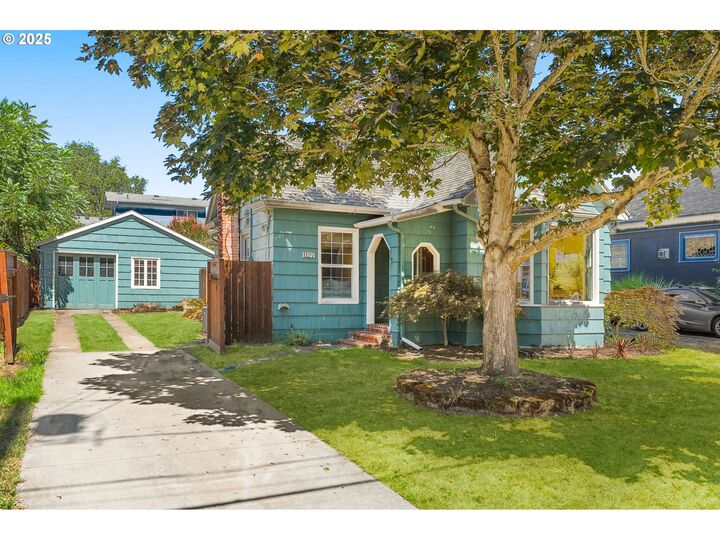 Property Photo: 1127 SE Sherrett St OR 97202