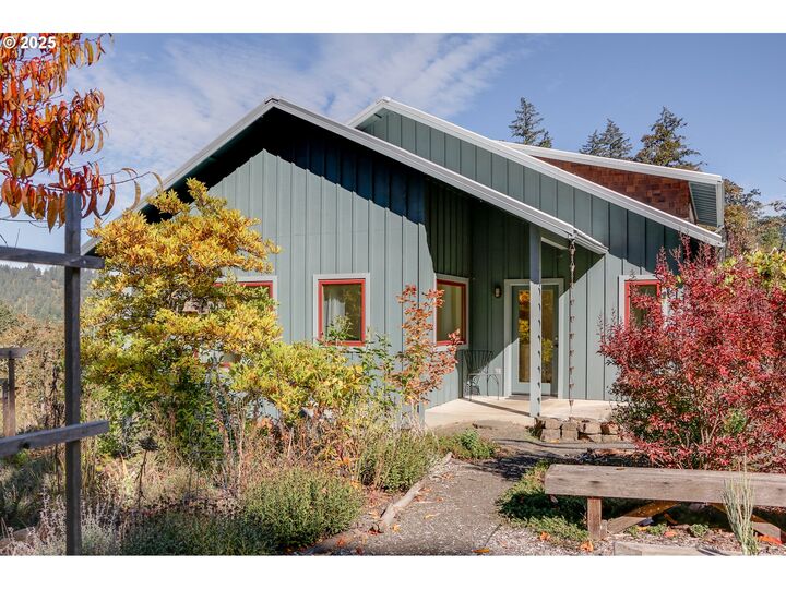 Property Photo: 31212 Camas Ln OR 97405