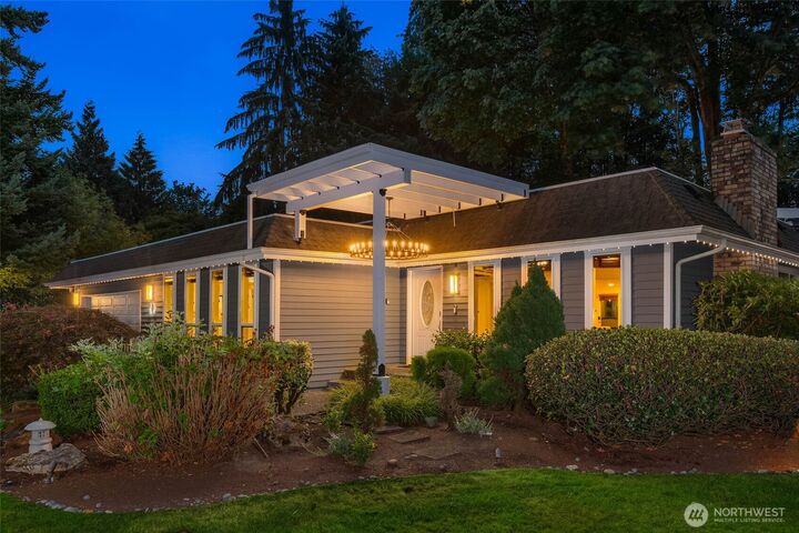 Property Photo:  20  Cascade Key  WA 98006 