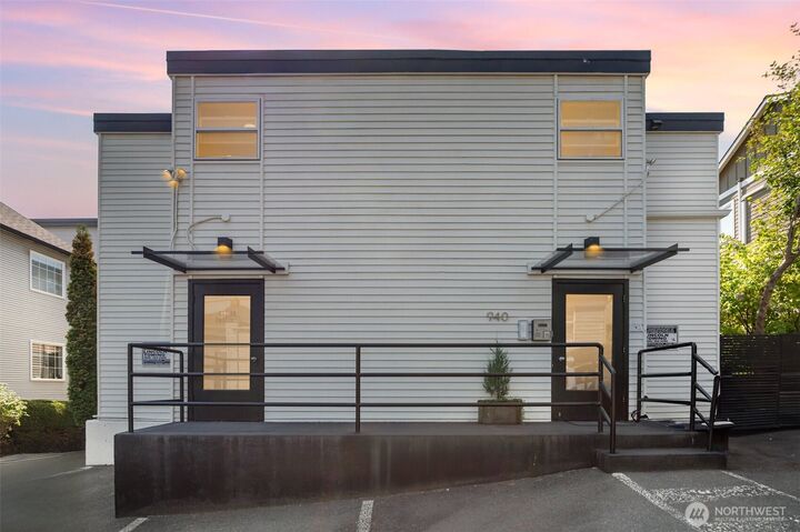 Property Photo: 940 N 35th Street 301 WA 98103