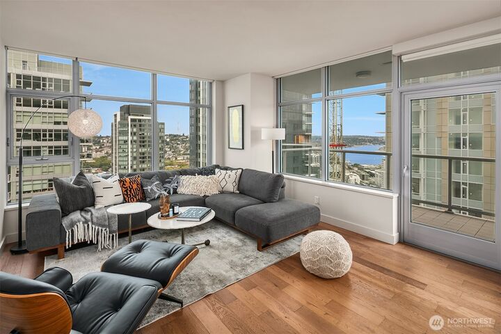 Property Photo: 588 Bell Street 3702S WA 98121
