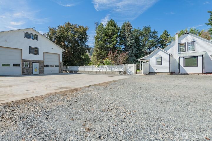 Property Photo: 5903 Pioneer Drive WA 98815