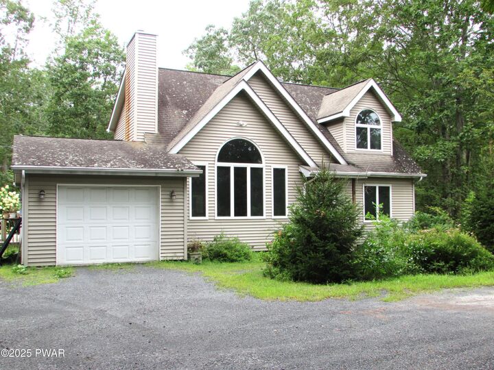 Property Photo: 135 Blueridge Lane PA 18428