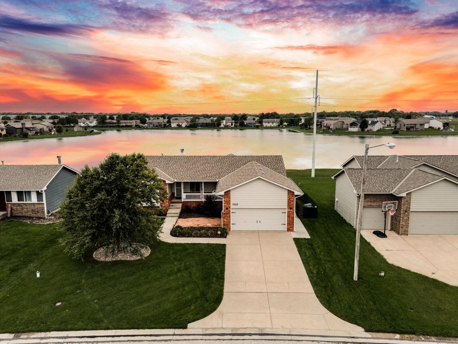 Property Photo:  1909 N Nickelton Cir  KS 67235 