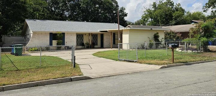 Property Photo: 822 Durr TX 78214