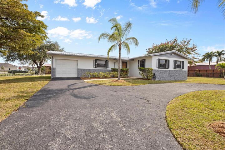 Property Photo: 27661 SW 162nd Ct FL 33031