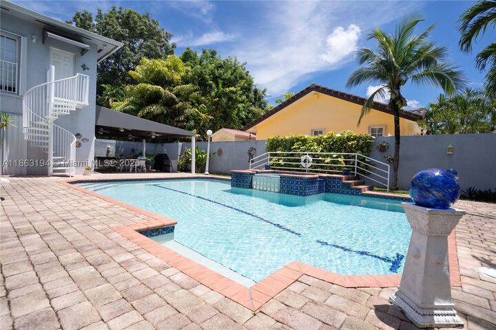 Property Photo: 11680 SW 92nd St FL 33176