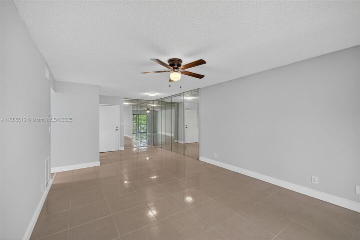 Property Photo: 3109 Oakland Shores Dr 209 FL 33309