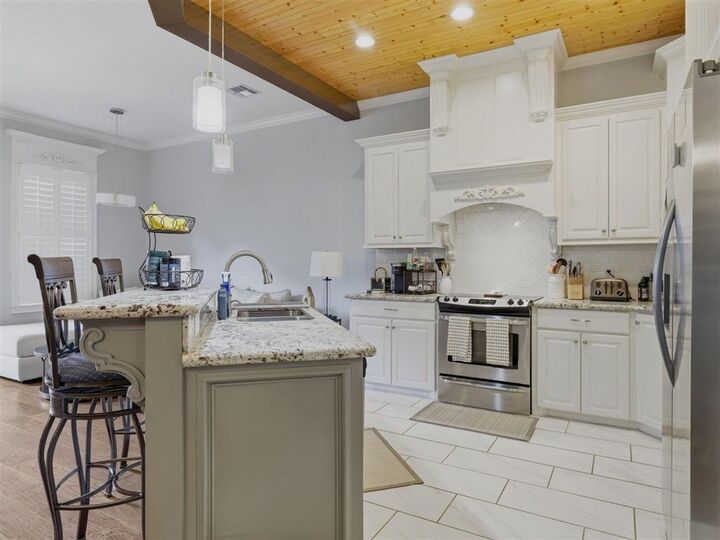 Property Photo: 1550 Lacadie Dr Drive 17 LA 70605