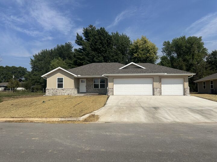 Property Photo:  40 Whitley Lane  MO 65708 