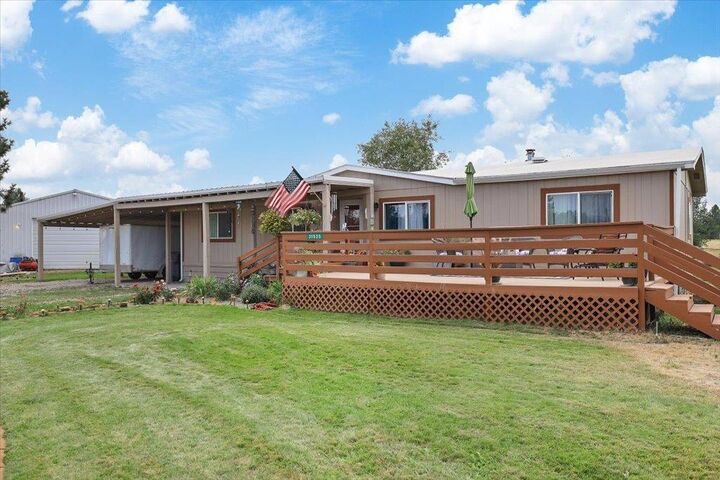 Property Photo: 31525 N Austin Rd WA 99006