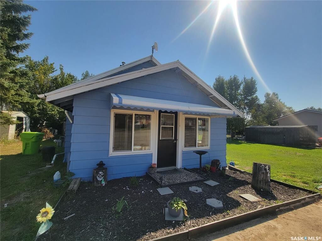 Property Photo: 421 4th Street SK S0L 2S0
