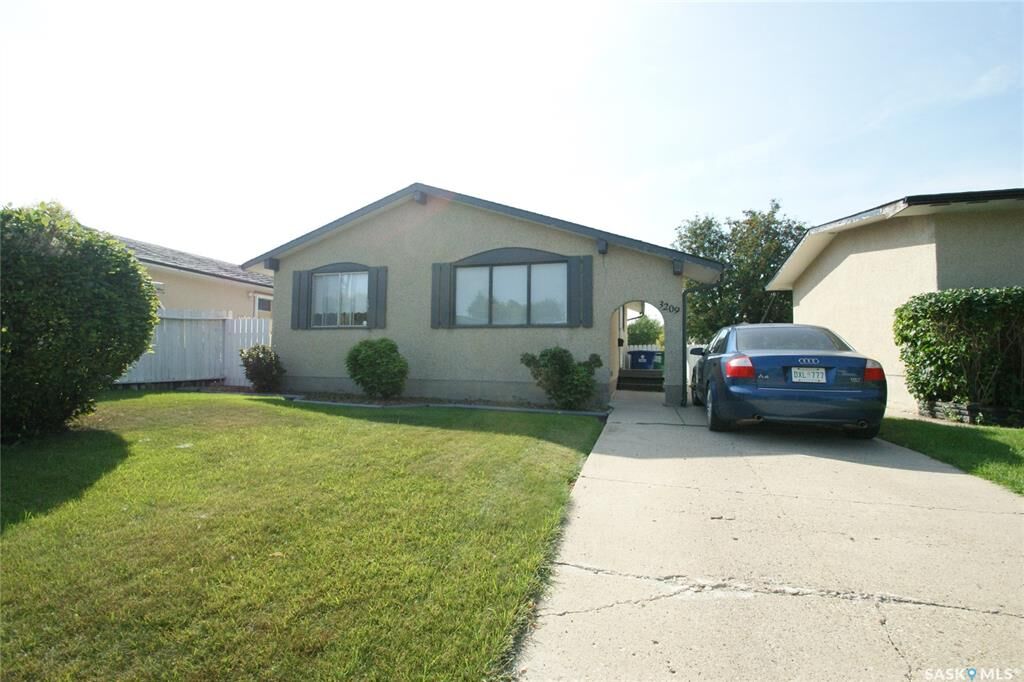 Property Photo: 3209 33rd Street W SK S7L 4R1
