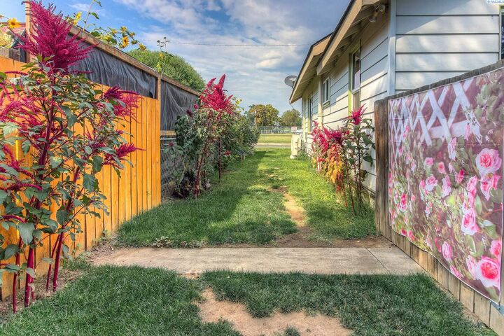 Property Photo: 1110 Fairbanks Ave. WA 98902