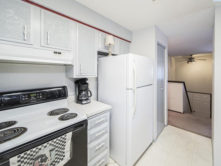 Property Photo: 1300 S Kellogg St WA 99338-1603