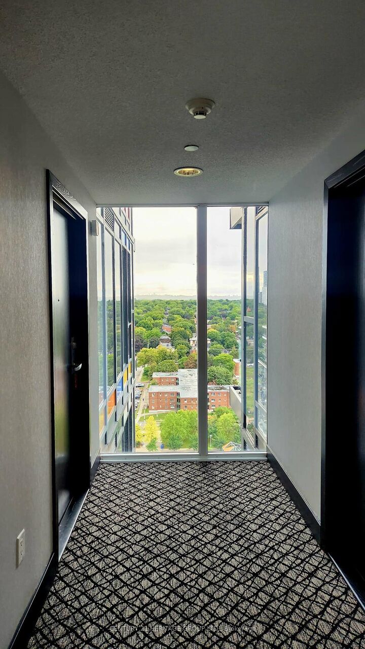 Property Photo:  225 Sackville Street 1711  ON M5A 0B9 