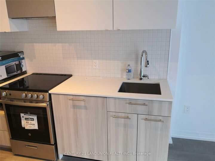 Property Photo: 251 Jarvis Street 1423 ON M5A 1Z4