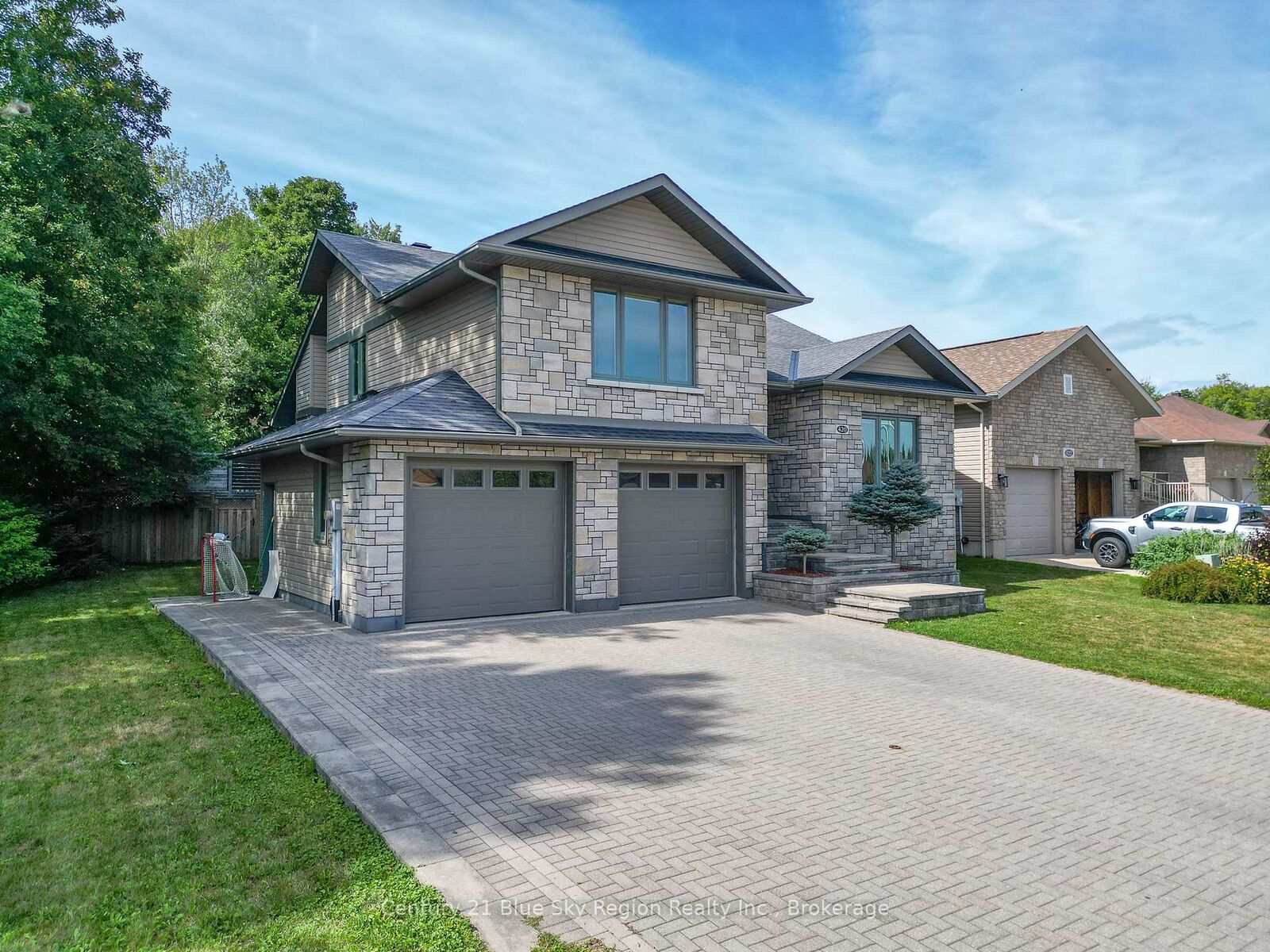 Property Photo: 420 Pearce Street ON P1C 1M8