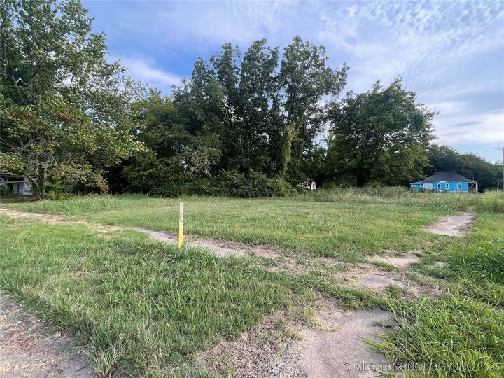 Property Photo: 307 Fredonia Street OK 74403