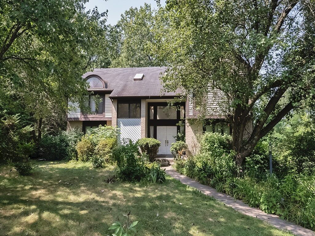 Property Photo:  24 Davonshire Dr  PA 15238 