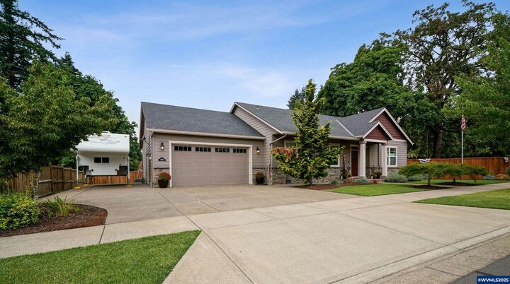 Property Photo: 1005 Highland Dr OR 97383