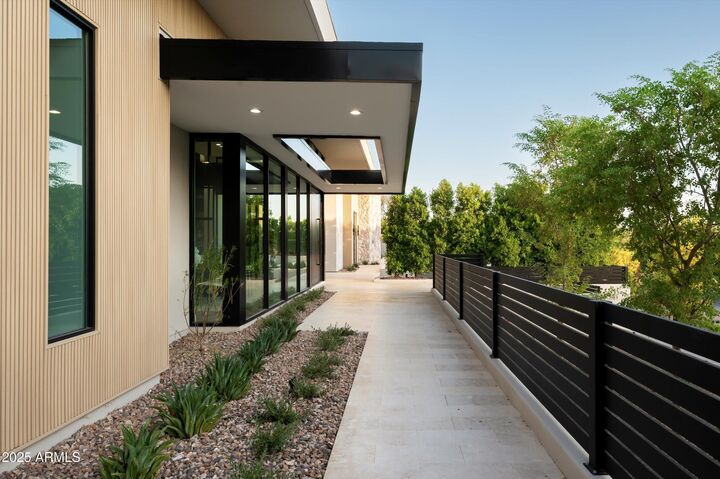 Property Photo: 6535 N 40th Place AZ 85253