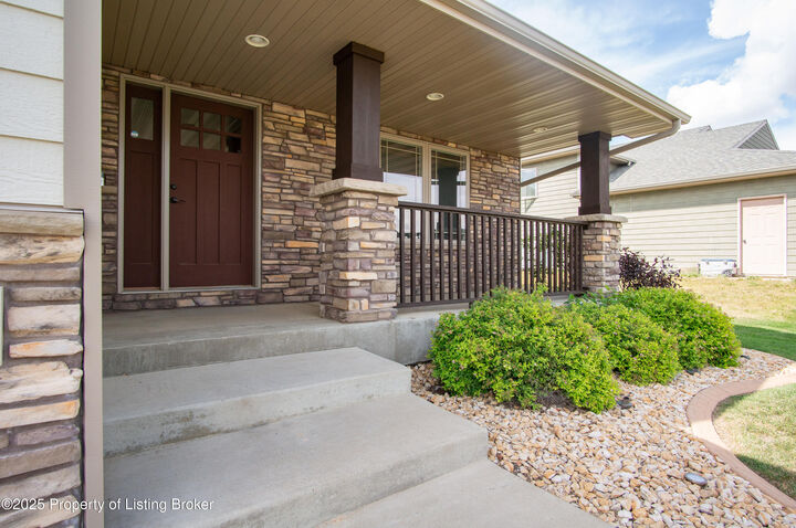Property Photo:  915 Mustang Avenue  ND 58601 