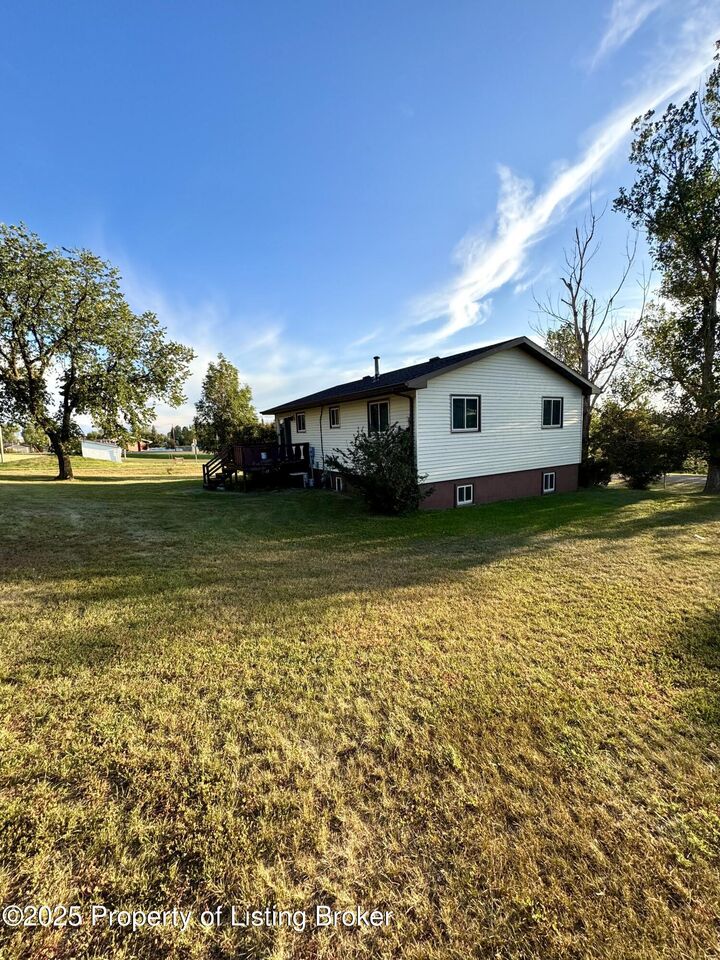 Property Photo:  502 5th Street NW  ND 58655 