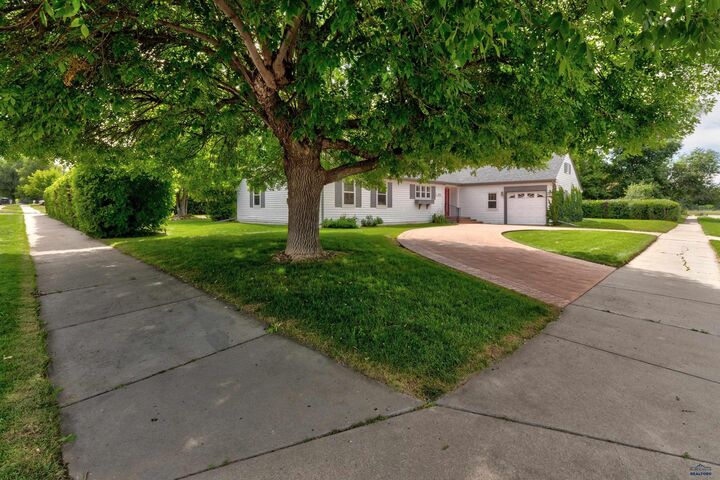 Property Photo: 2815 Lanark SD 57702