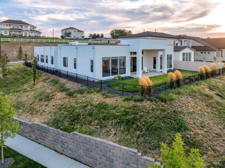 Property Photo:  3024 E Parulo Drive  ID 83642 