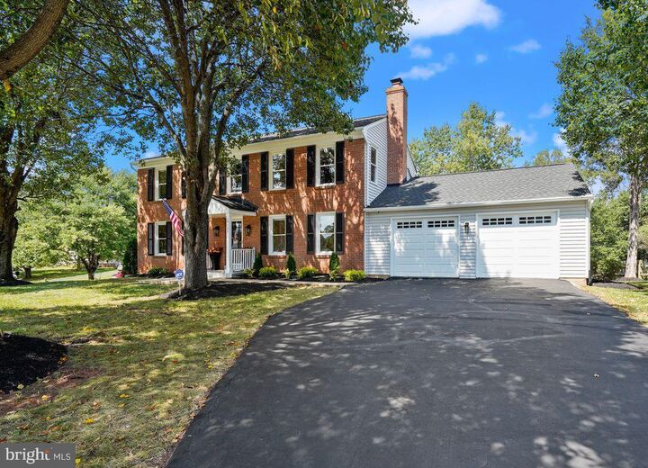 Property Photo: 10157 Yorktown Way VA 22066