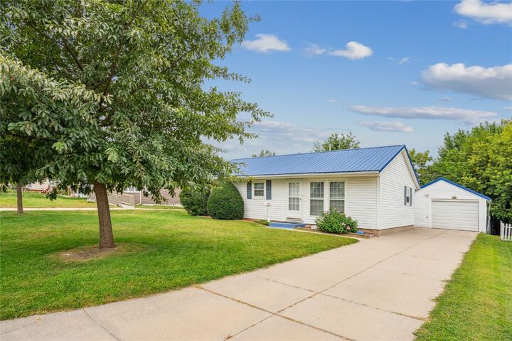 Property Photo: 4439 Benton Street NE IA 52402