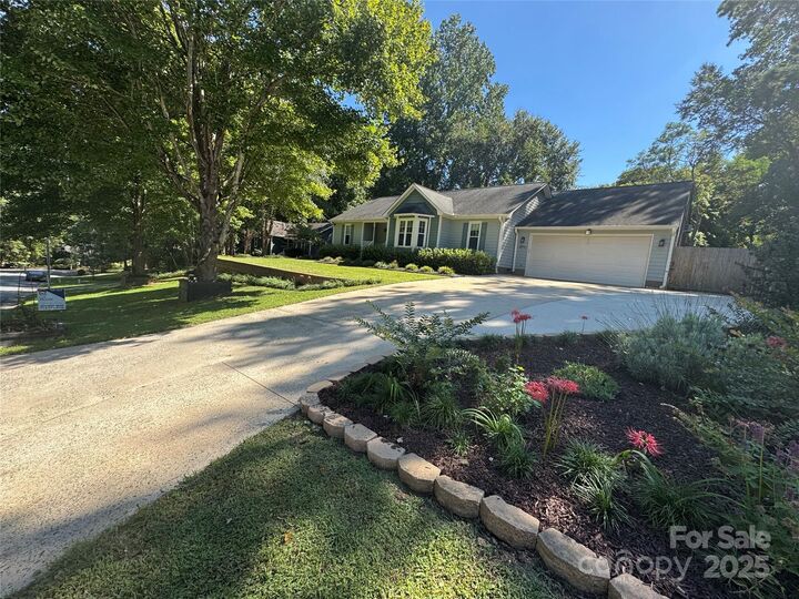 Property Photo: 809 Deer Path Place NC 28115