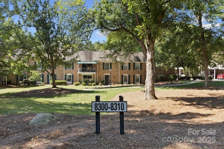 8304 Meadow Lakes Drive  Charlotte NC 28210 photo
