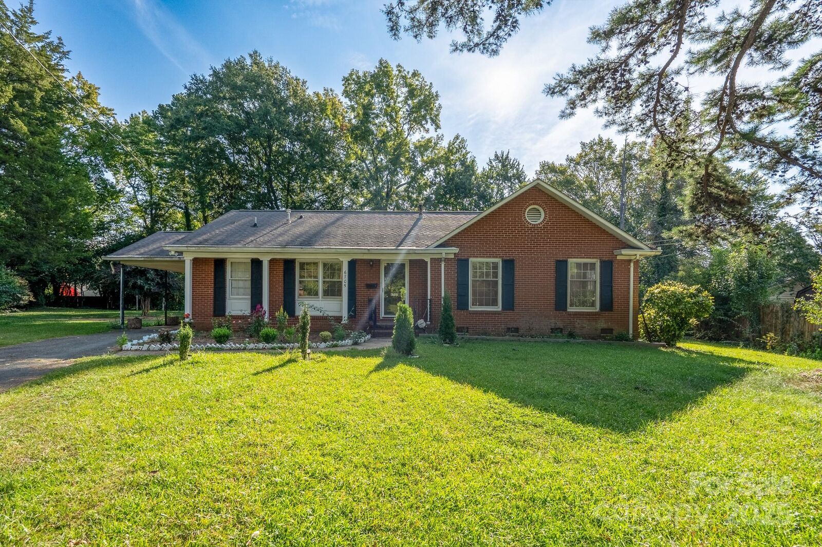 Property Photo: 6705 Easton Place NC 28212