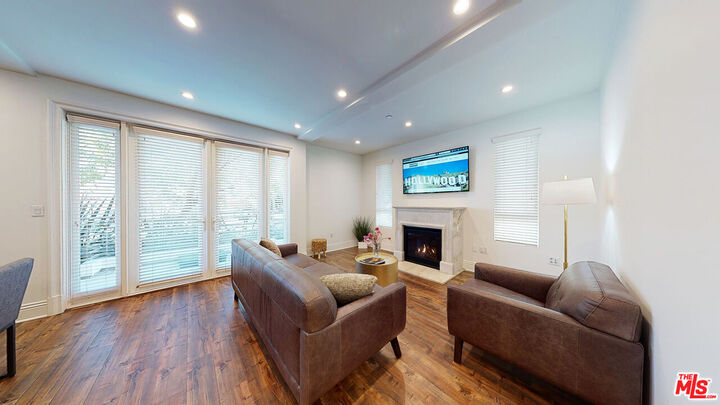 Property Photo:  907 S Shenandoah St  CA 90035 