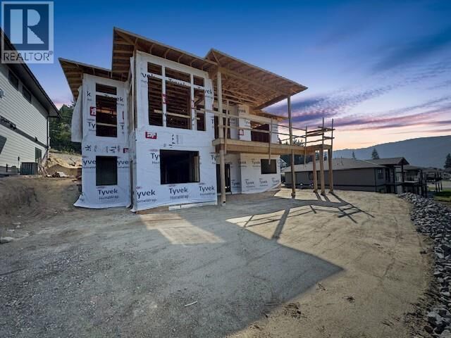 Property Photo:  891 25 Avenue Southwest  BC V1E 1T9 