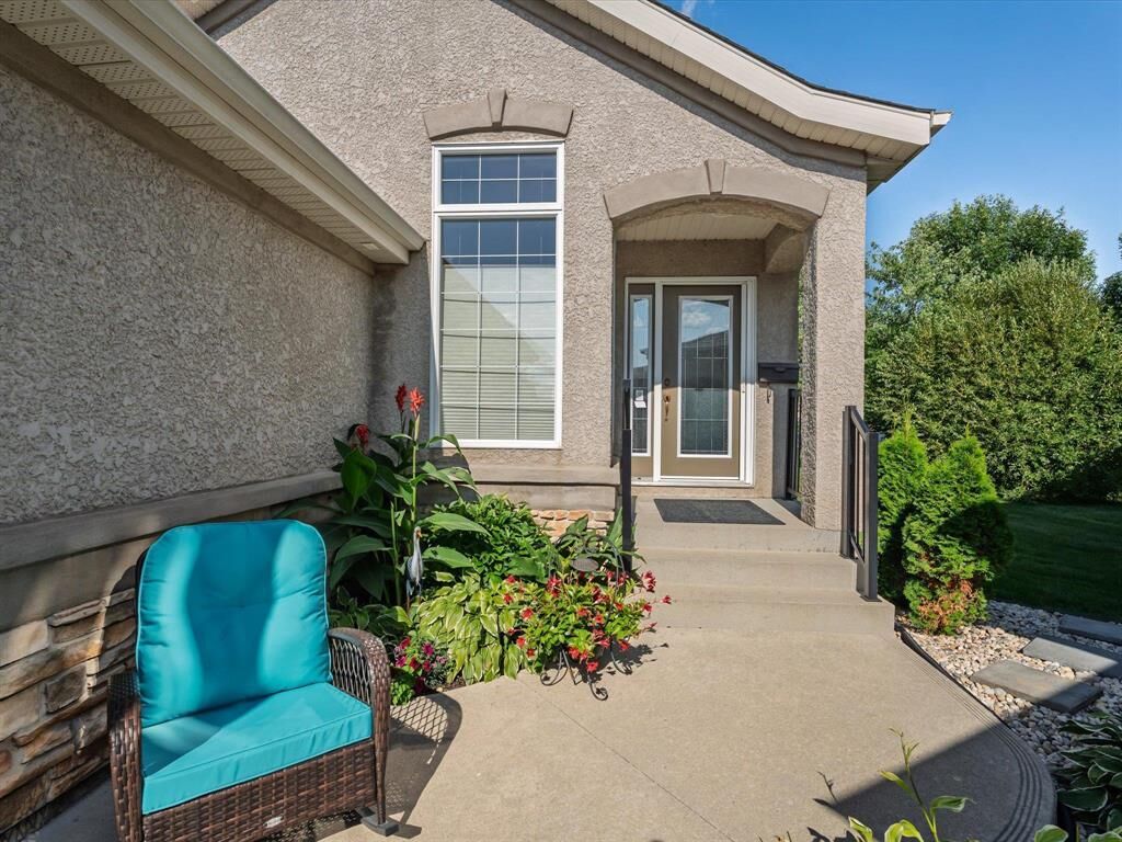 Property Photo: 495 Island Shore Boulevard MB R3X 0A1